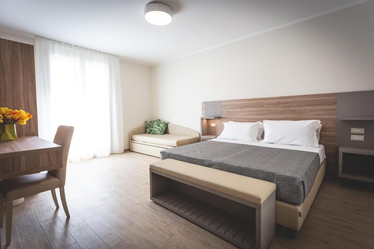 Hotel Residence Vallecorsa ロジニャーノ・マリッティモ エクステリア 写真