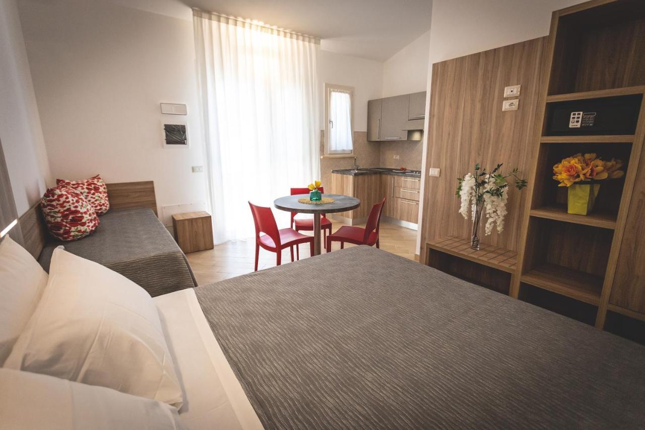 Hotel Residence Vallecorsa ロジニャーノ・マリッティモ エクステリア 写真
