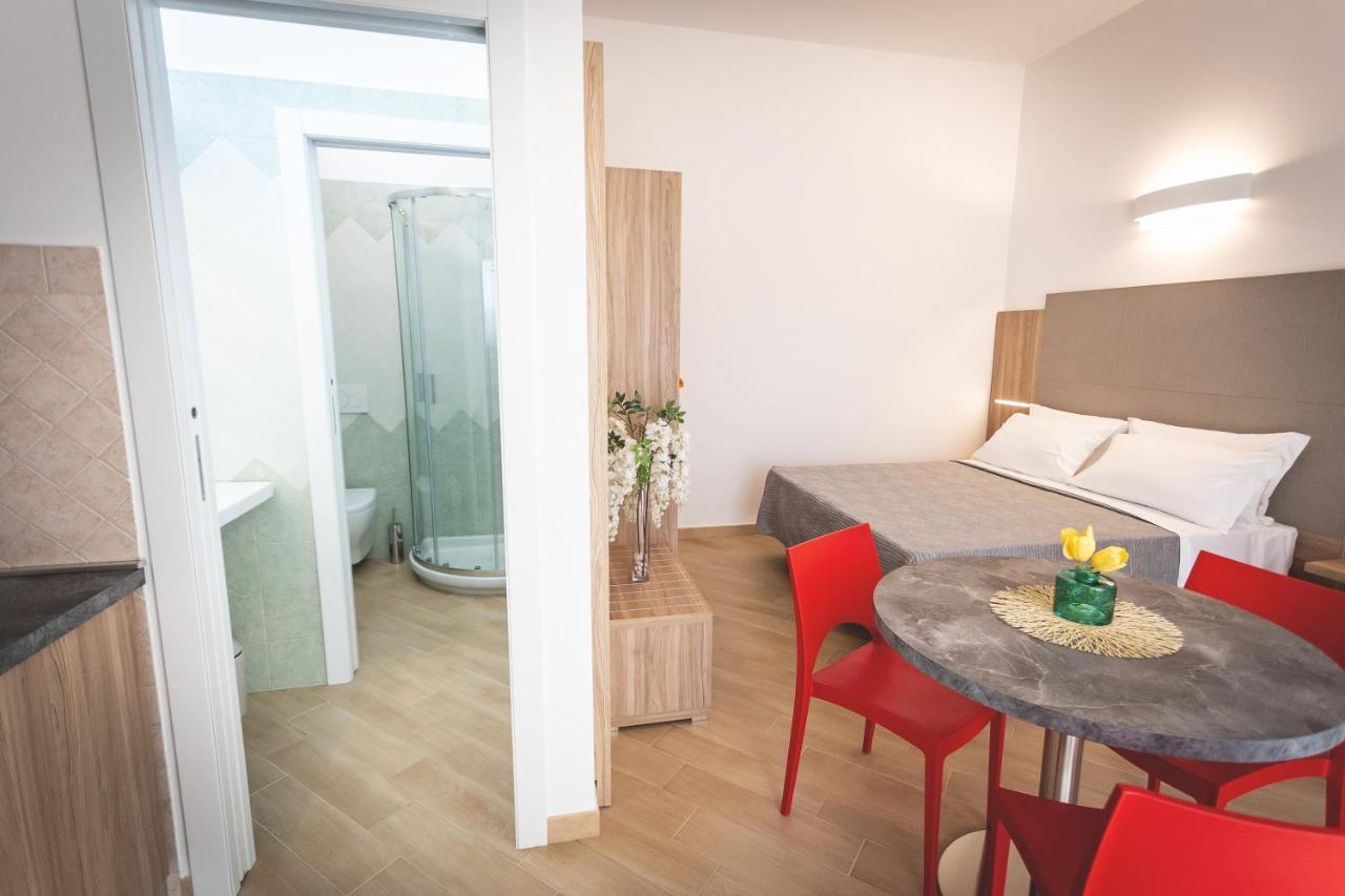 Hotel Residence Vallecorsa ロジニャーノ・マリッティモ エクステリア 写真
