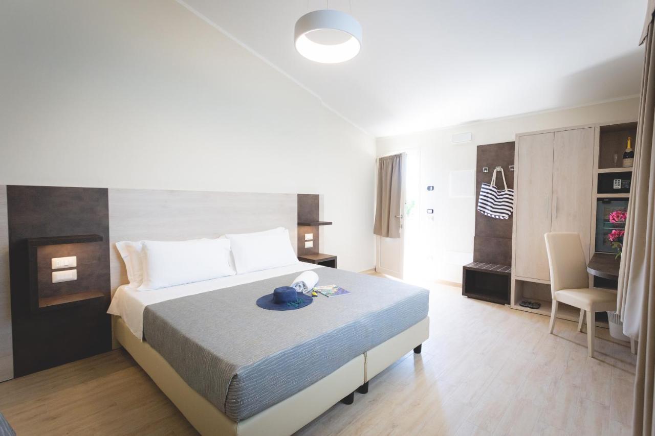 Hotel Residence Vallecorsa ロジニャーノ・マリッティモ エクステリア 写真