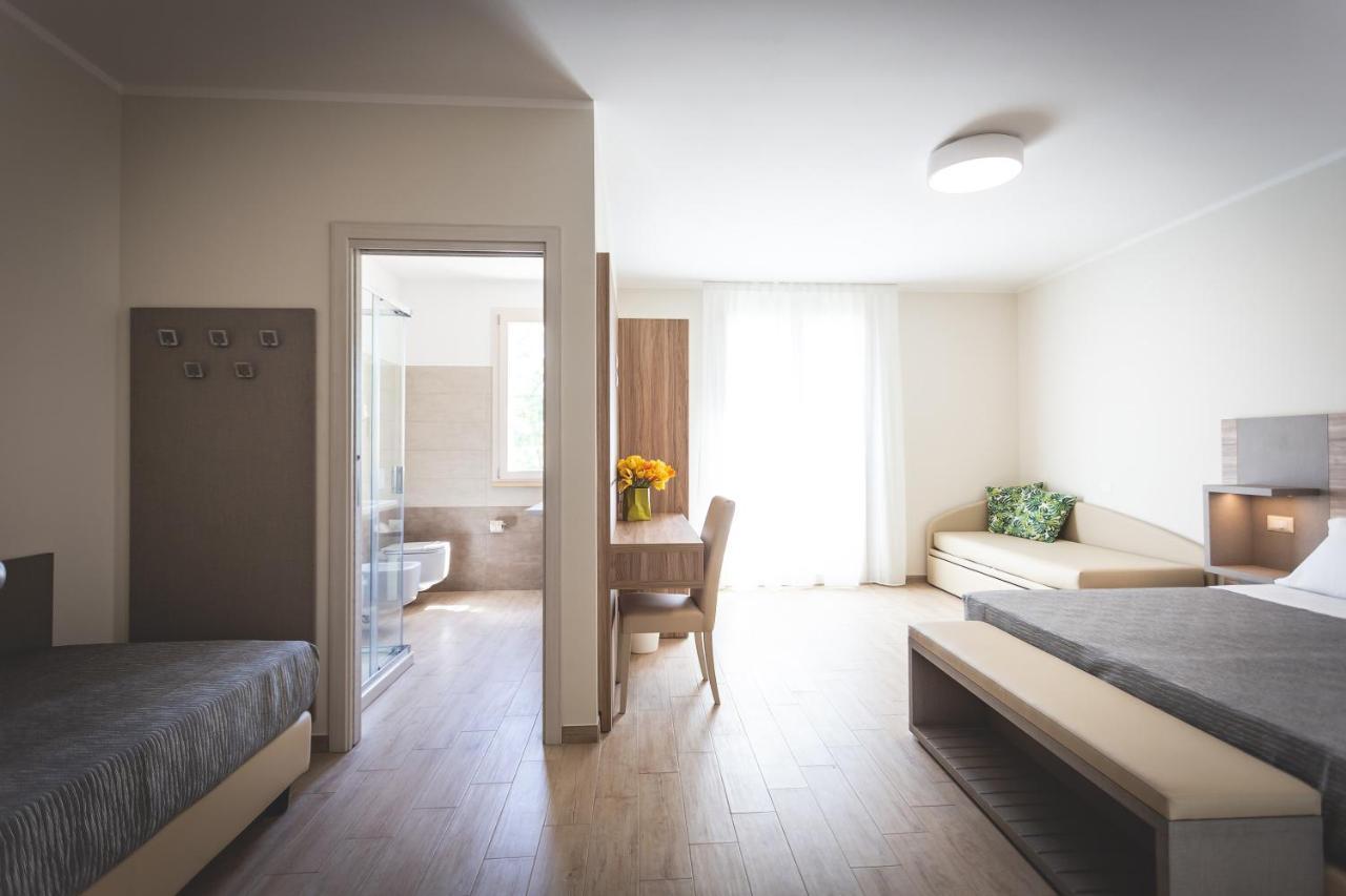 Hotel Residence Vallecorsa ロジニャーノ・マリッティモ エクステリア 写真