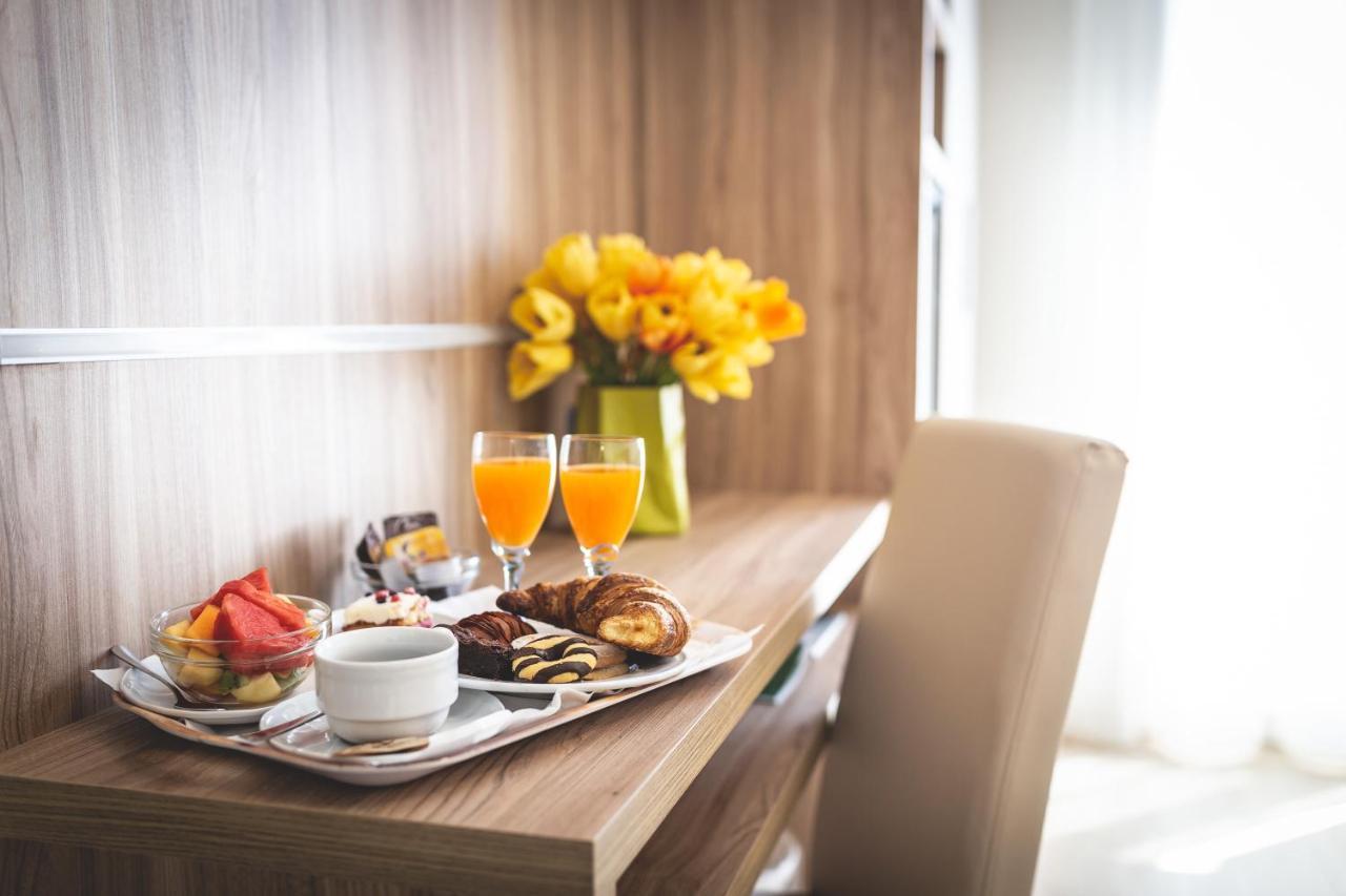 Hotel Residence Vallecorsa ロジニャーノ・マリッティモ エクステリア 写真